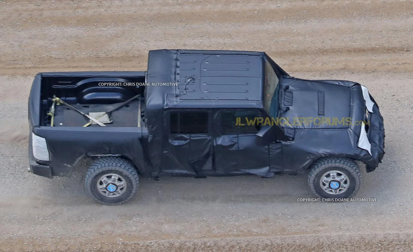 Jeep Gladiator Jeep Gladiator Pickup Truck (JT) Spy Pics and Videos! Jeep-Wrangler-Pickup-7