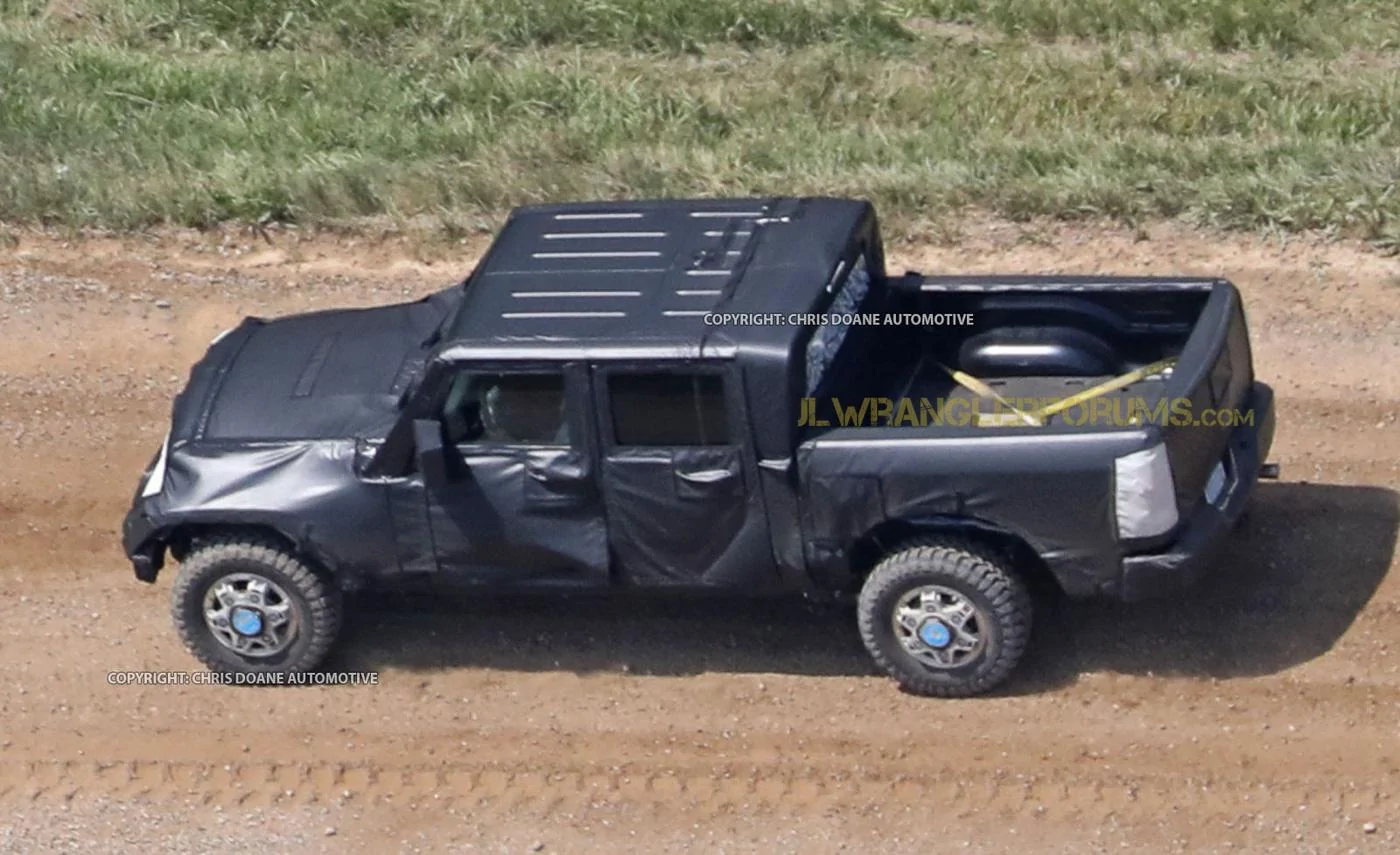 Jeep Gladiator Jeep Gladiator Pickup Truck (JT) Spy Pics and Videos! Jeep-Wrangler-Pickup-15