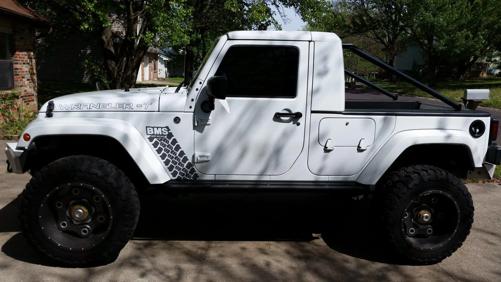 Jeep Gladiator This truck showed up in Columbia MO 3 weeks ago. 20170418_110431
