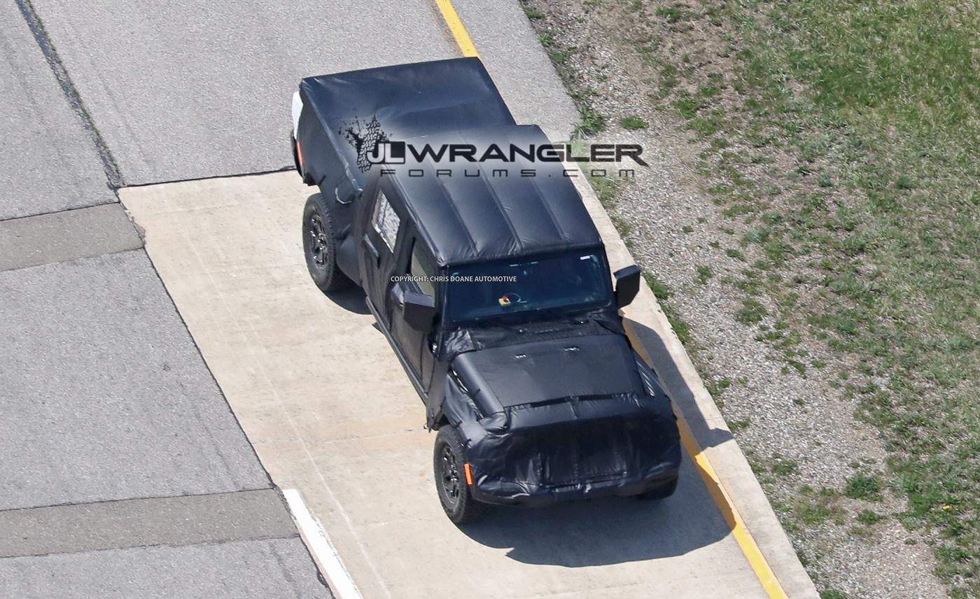 Jeep Gladiator Jeep Pickup (JT) Spied With Production-Intent Bed! 2019-Jeep-Pickup-Truck-1