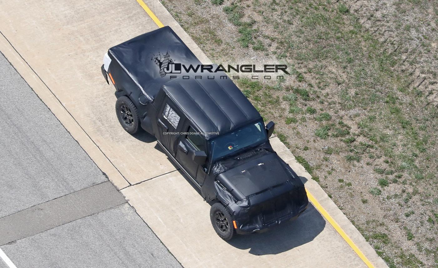 Jeep Gladiator Jeep Pickup (JT) Spied With Production-Intent Bed! 2019-Jeep-Pickup-Truck-2
