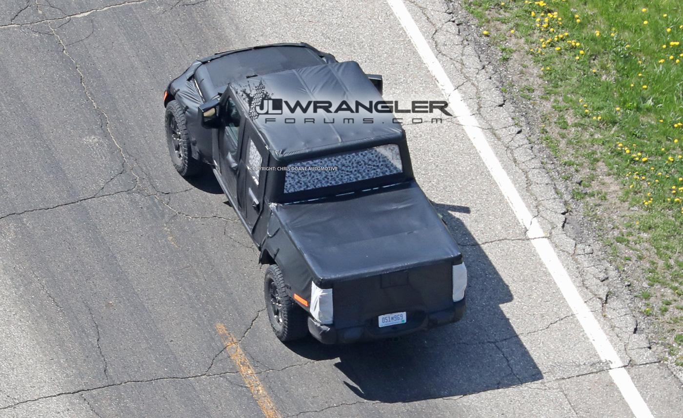 Jeep Gladiator Jeep Pickup (JT) Spied With Production-Intent Bed! 2019-Jeep-Pickup-Truck-3