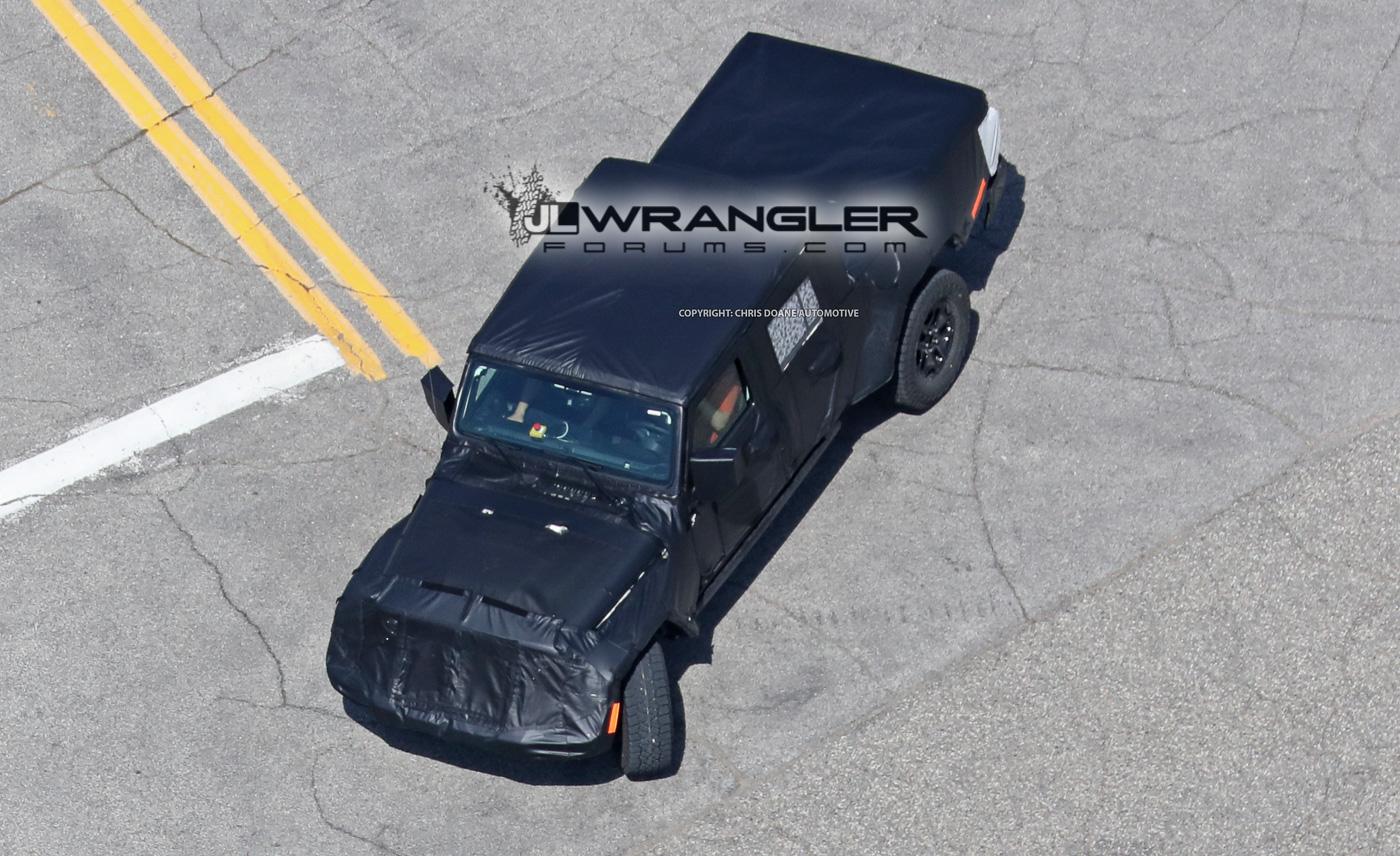 Jeep Gladiator Jeep Pickup (JT) Spied With Production-Intent Bed! 2019-Jeep-Pickup-Truck-7