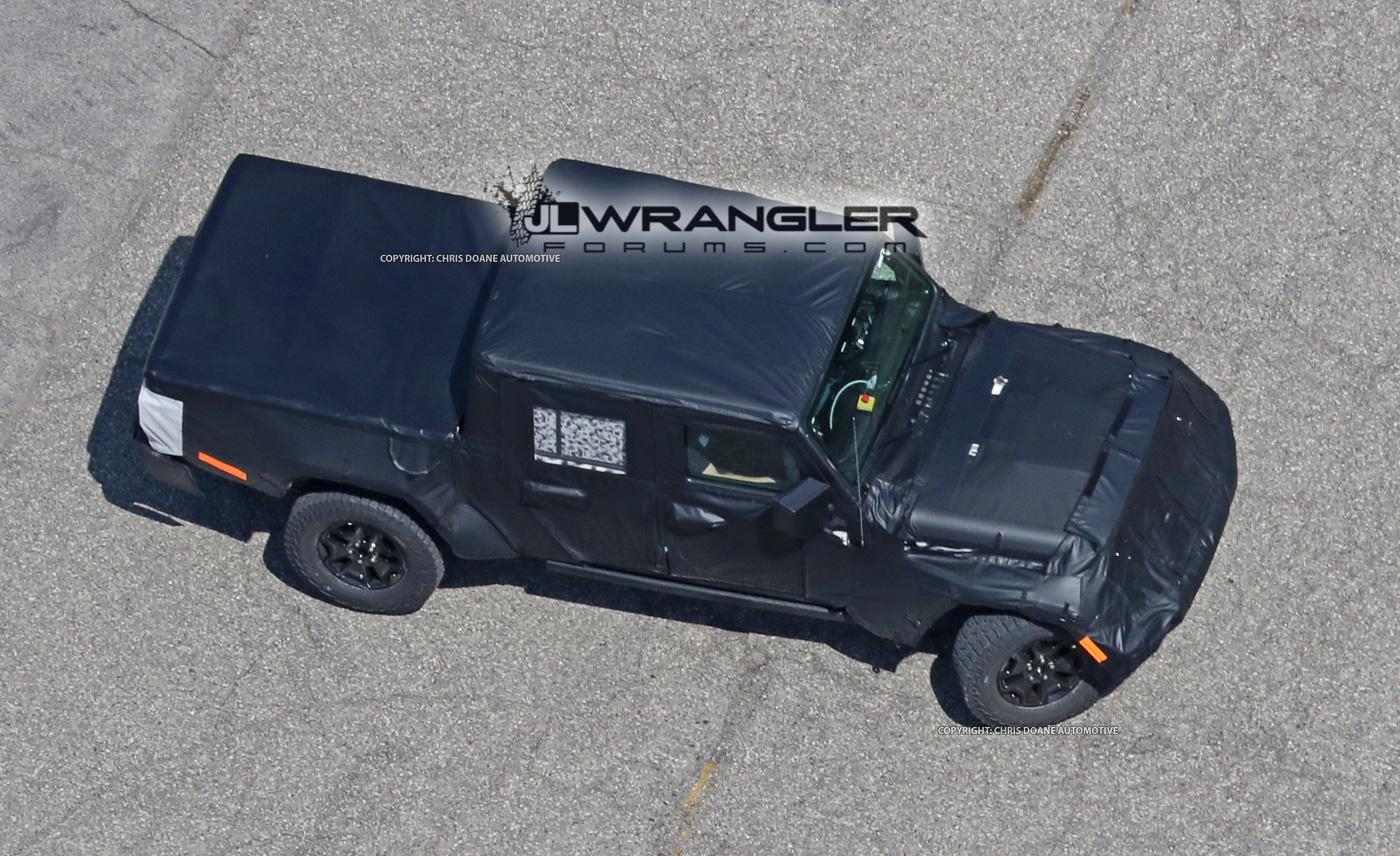 Jeep Gladiator Jeep Pickup (JT) Spied With Production-Intent Bed! 2019-Jeep-Pickup-Truck-9