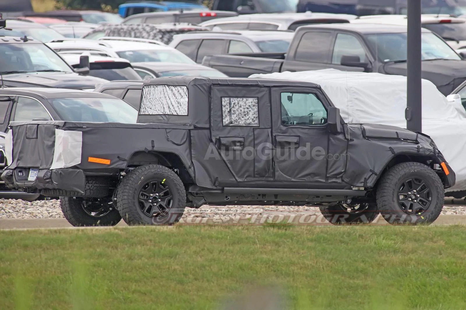 Jeep Gladiator Latest JT pickup pics jeep-wrangler-pickup-truck-04