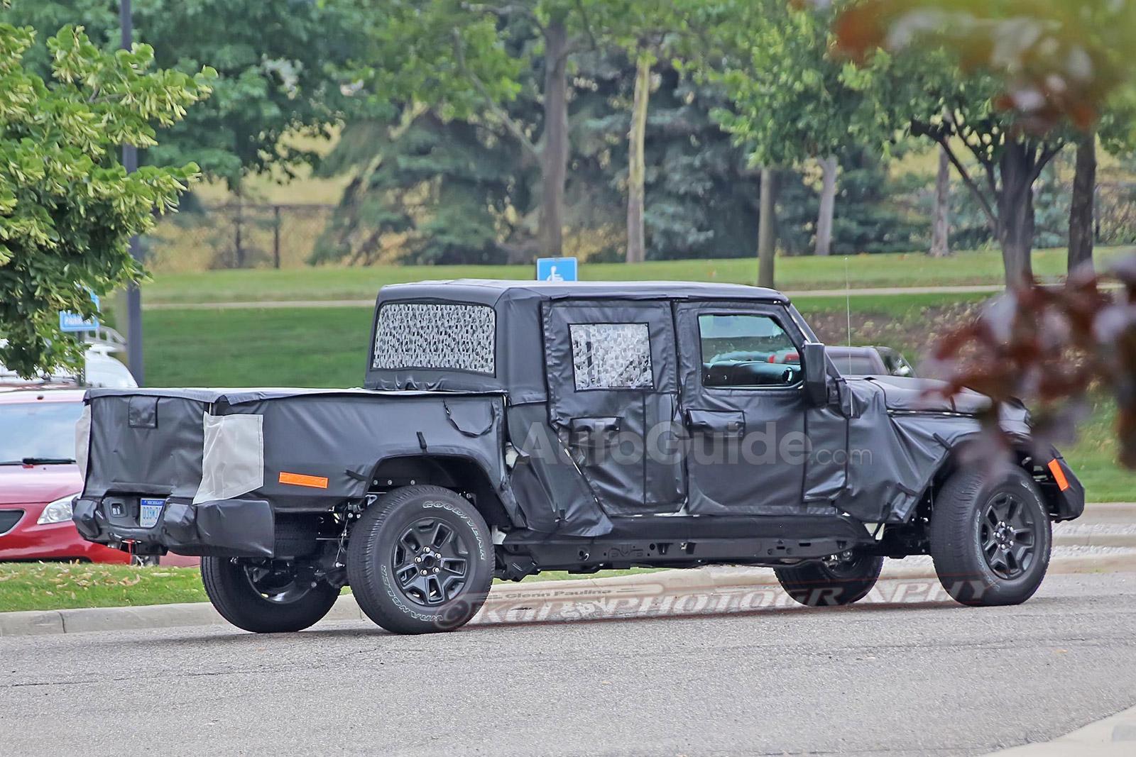 Jeep Gladiator Latest JT pickup pics jeep-wrangler-pickup-truck-18