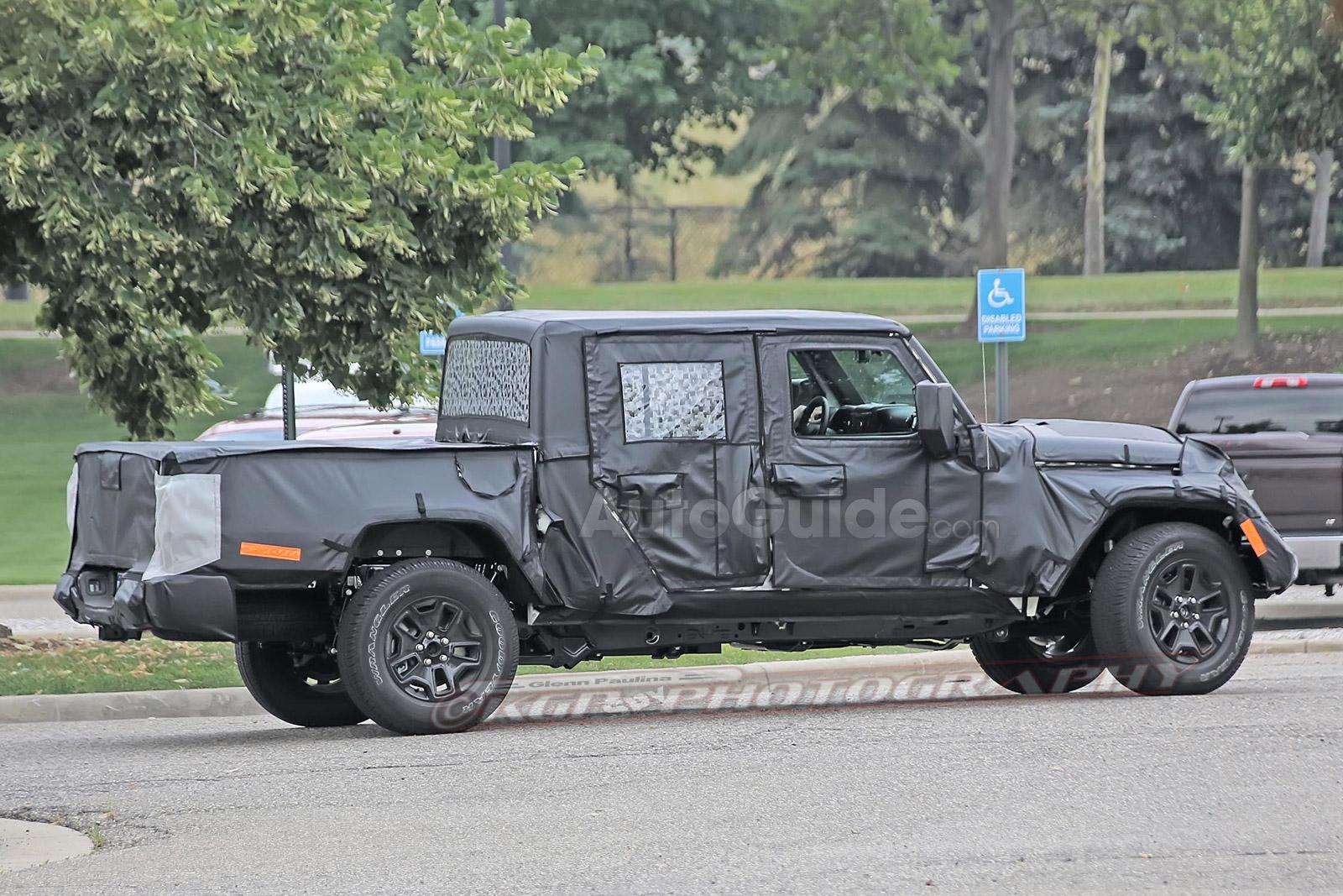 Jeep Gladiator Latest JT pickup pics jeep-wrangler-pickup-truck-19