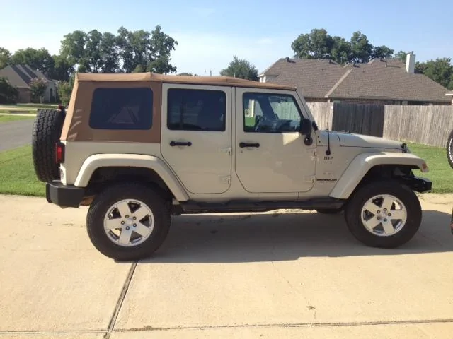 Jeep Gladiator 2018 Jeep Wrangler JL Hits Dealer System - 1st Official Look @ Engines, Options, Packages, Features! Tan top 3