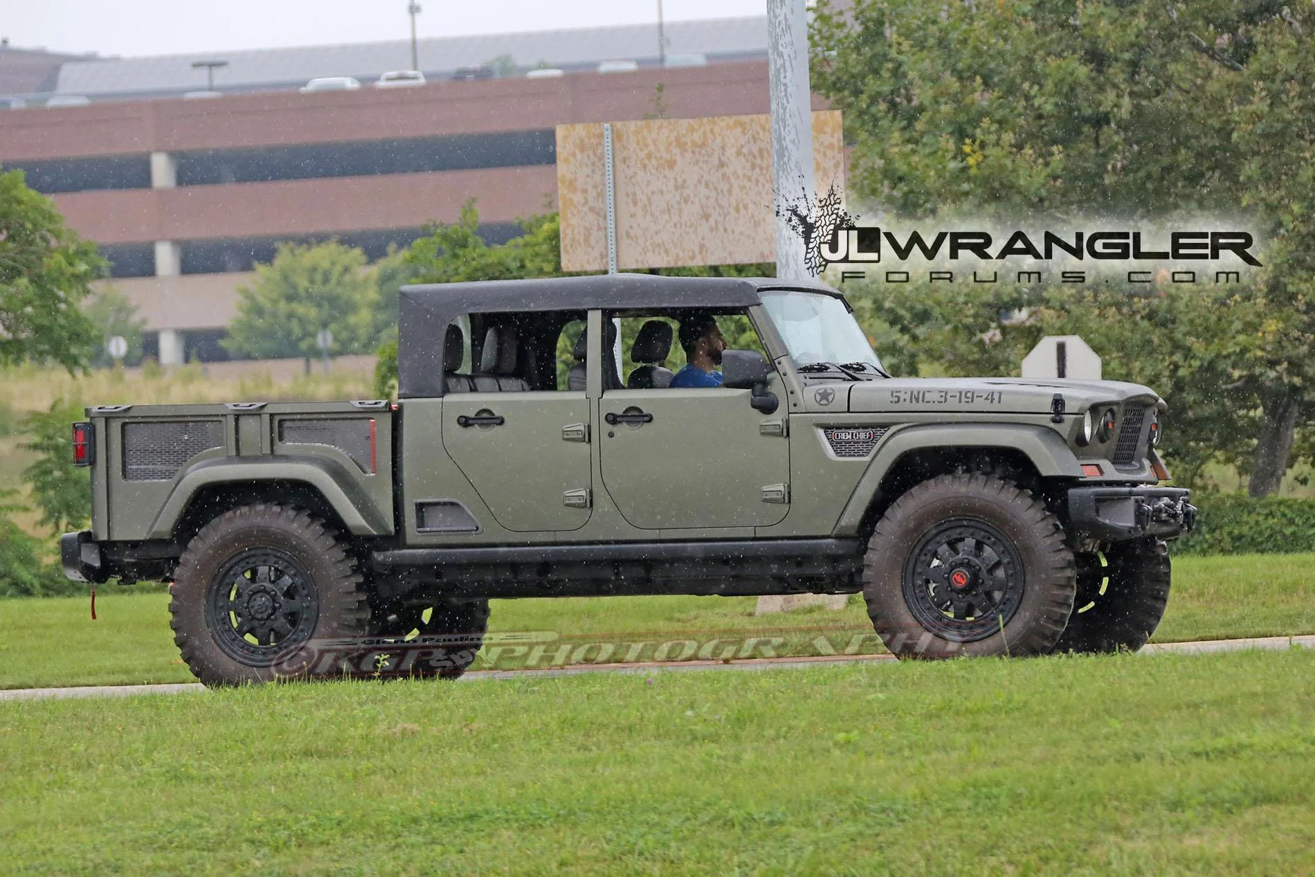 Jeep Gladiator First 2020 Jeep Gladiator Pickup (JT Wrangler) Video! Testing With Crew Chief Concept 2019-Jeep-Scrambler-Pickup-JT-Wrangler-02