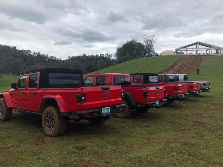Jeep Gladiator FIRECRACKER RED Gladiator JT Club 81CEF082-D72A-4FB3-A199-D542CEA7E5D3