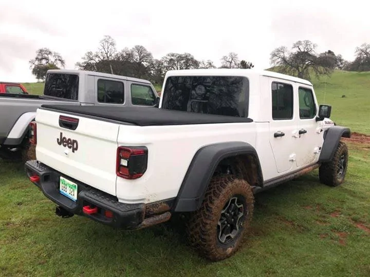 Jeep Gladiator BRIGHT WHITE Gladiator JT Club 9AFE374D-839A-4A2E-BBE8-95BEEDAAB4D5