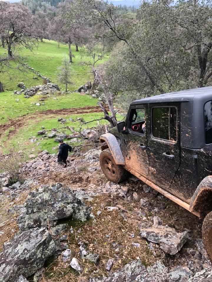 Jeep Gladiator BLACK Gladiator JT Club 5A8CCD40-425B-4D54-9A67-3AF32D2F595F