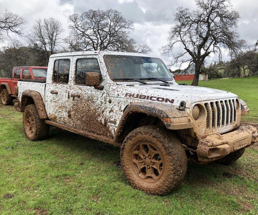 Jeep Gladiator BRIGHT WHITE Gladiator JT Club F677ECAB-192C-4526-A5BF-4A20A5F7B268