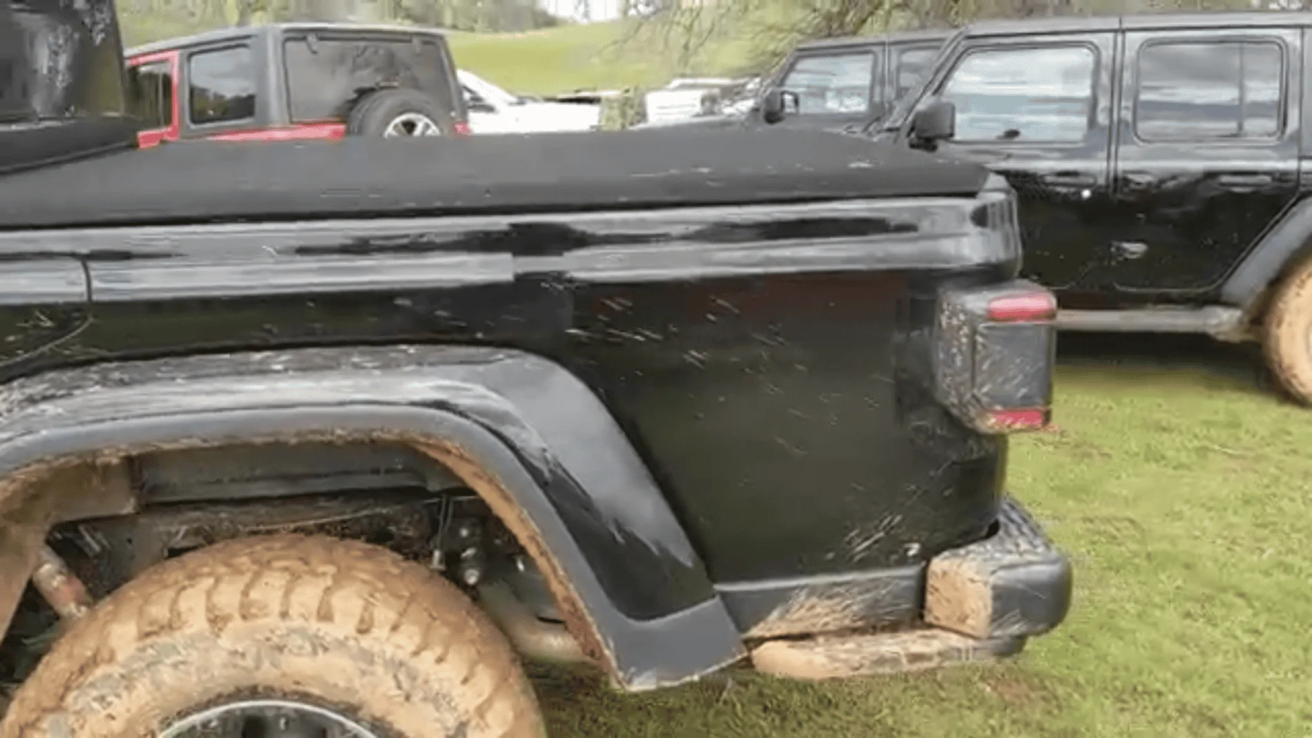 Jeep Gladiator BLACK Gladiator JT Club EEEBAA14-9A3D-40FD-BC5E-A16D6367233E