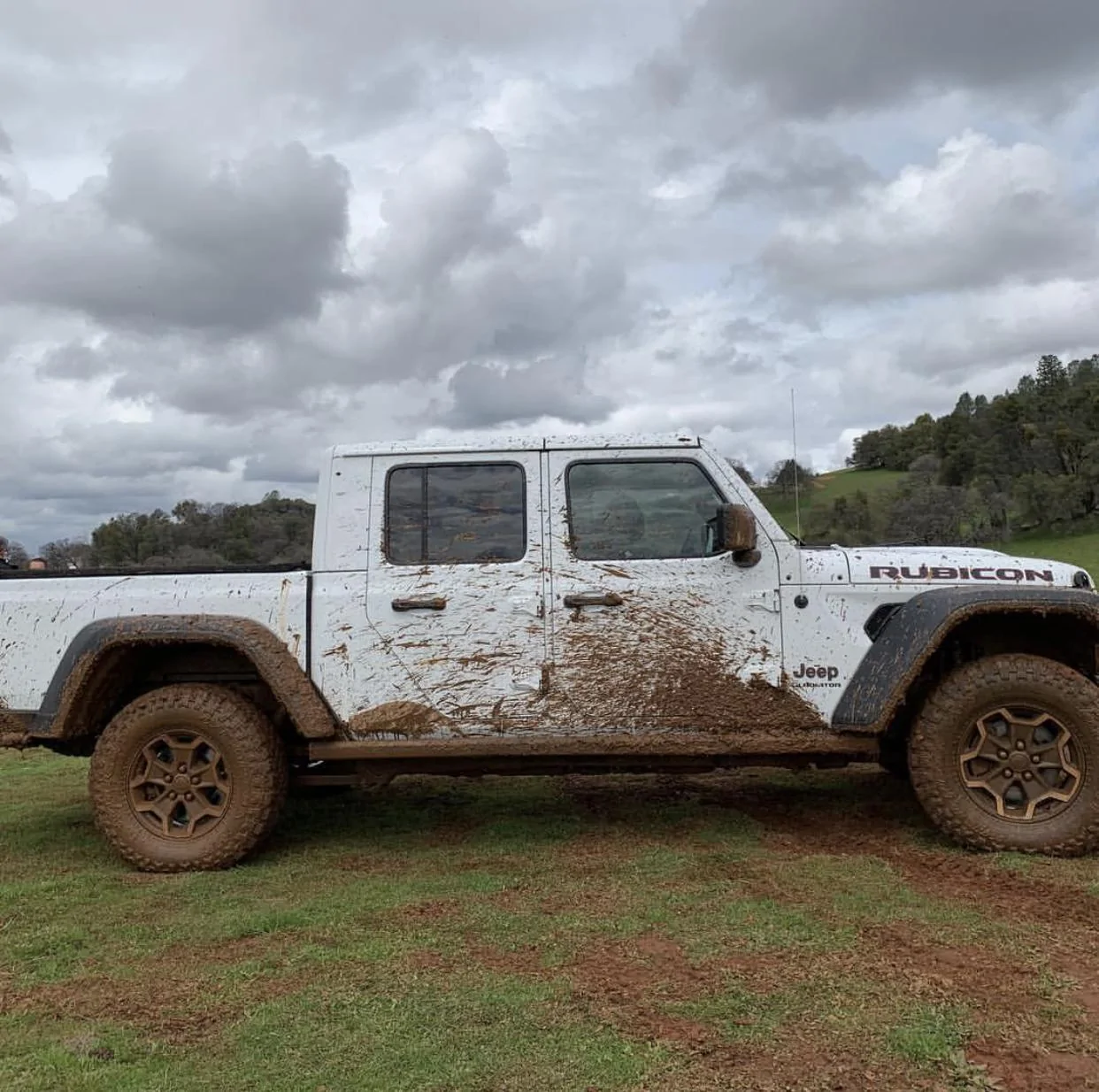 Jeep Gladiator BRIGHT WHITE Gladiator JT Club F53C7300-0CB8-4A9E-B536-182841FB9065
