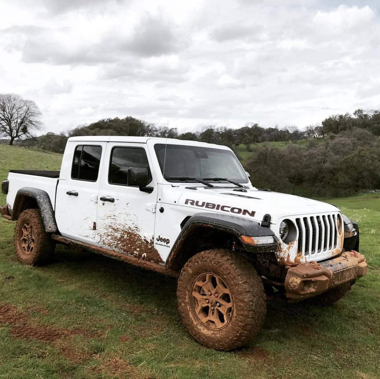 Jeep Gladiator BRIGHT WHITE Gladiator JT Club 52DA9317-21D1-4CBC-943F-2C244ECE219A