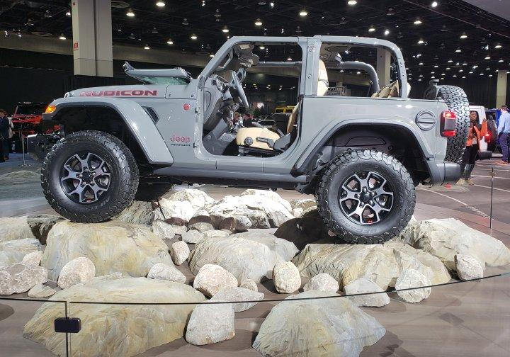 Jeep Gladiator First look at Saddle interior in a Rubicon 701EC86A-7A9B-434D-BDB2-43AF4129268C