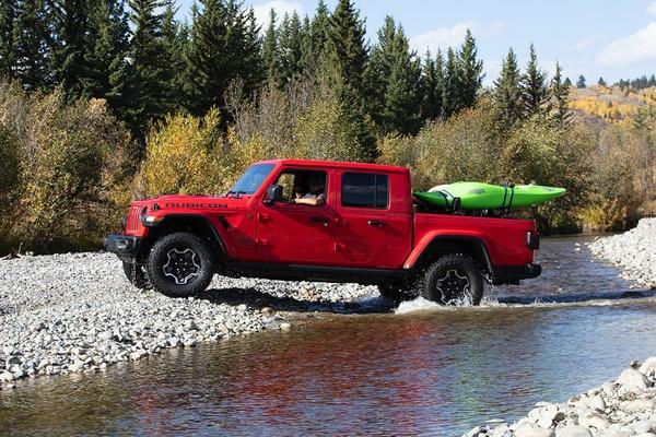 Jeep Gladiator Bed rack/storage for kayaks 2020-jeep-gladiator-capability-crossing-river-kayak