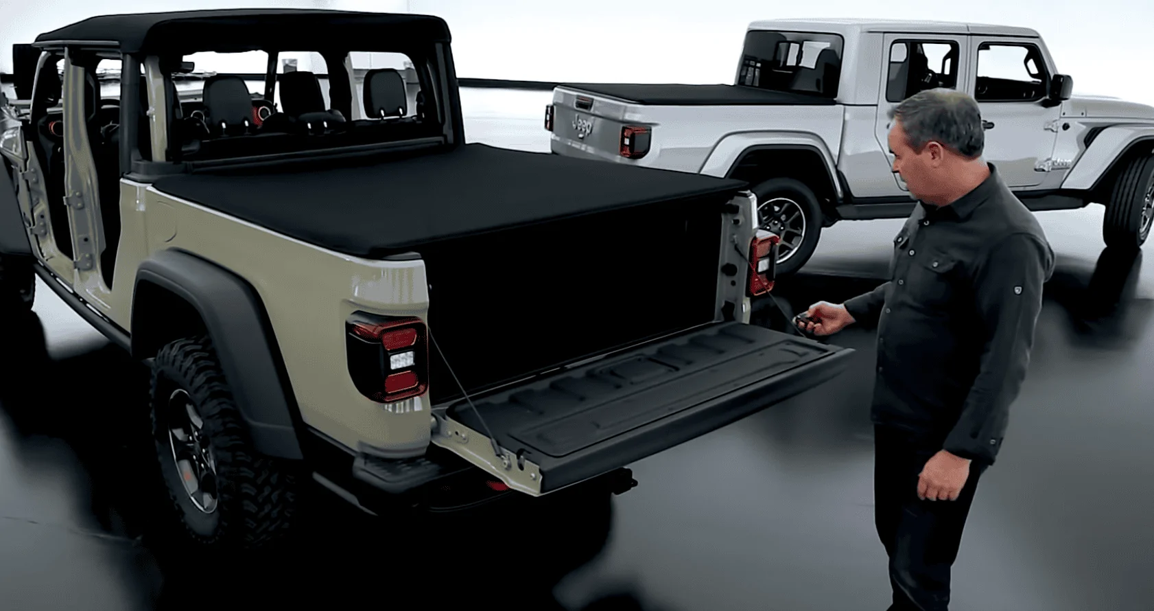 Jeep Gladiator Dome light & rear brake light on cab upload_2019-4-1_22-41-52