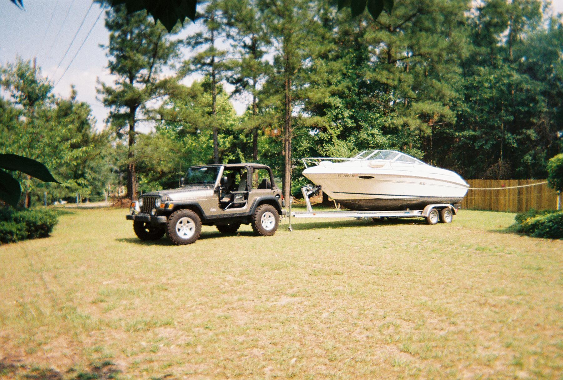 Jeep Gladiator Towing a boat with a manual 373087-R1-050-23A