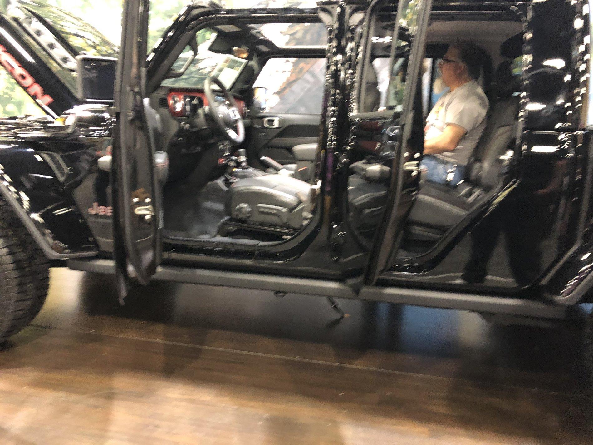 Jeep Gladiator Albuquerque Auto Show 0DB5A8FB-637E-44D0-9FF4-B2FA500089BA