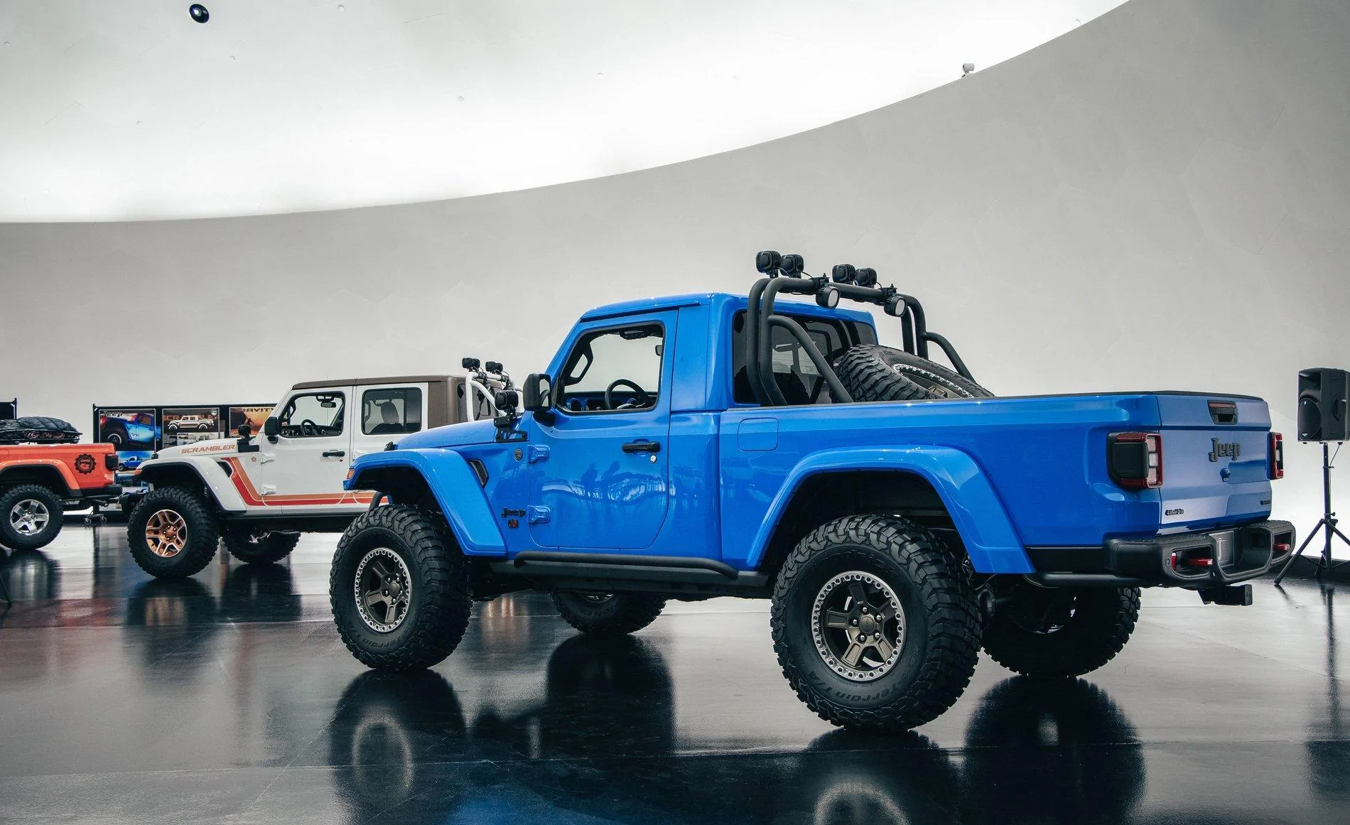 Jeep-J6-Concept-Gladiator-4.webp