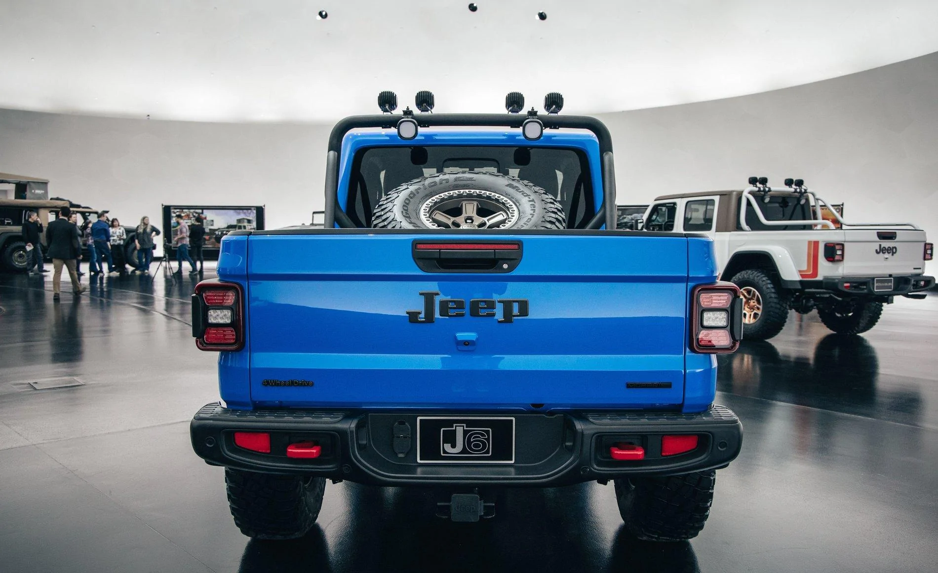 Jeep-J6-Concept-Gladiator-5.webp