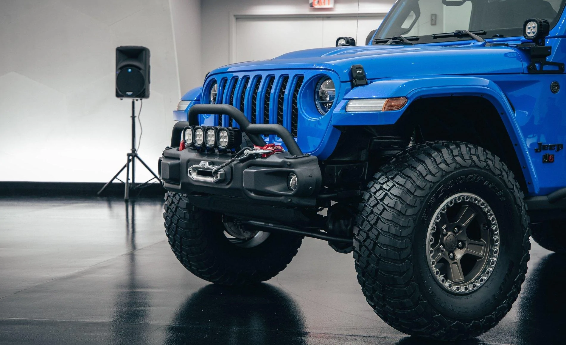 Jeep-J6-Concept-Gladiator-6.webp
