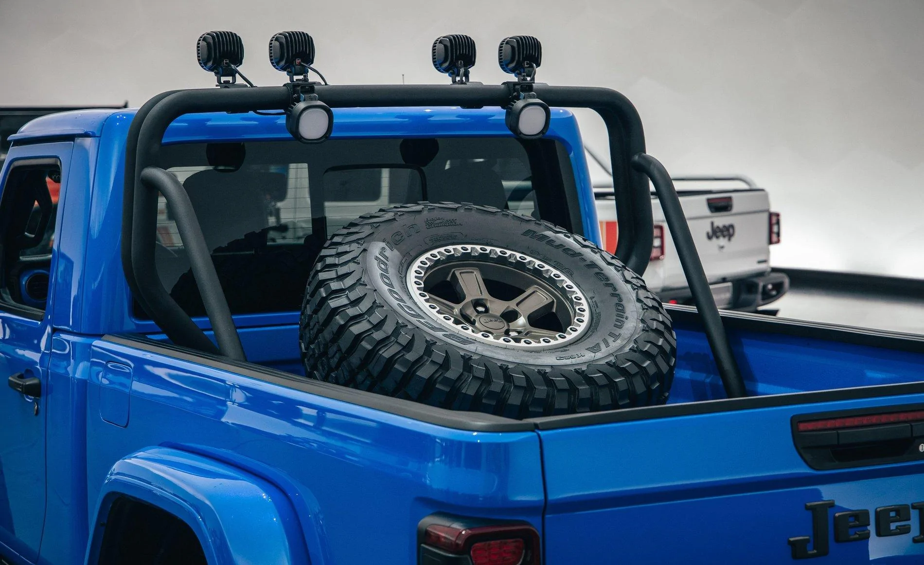 Jeep-J6-Concept-Gladiator-10.webp