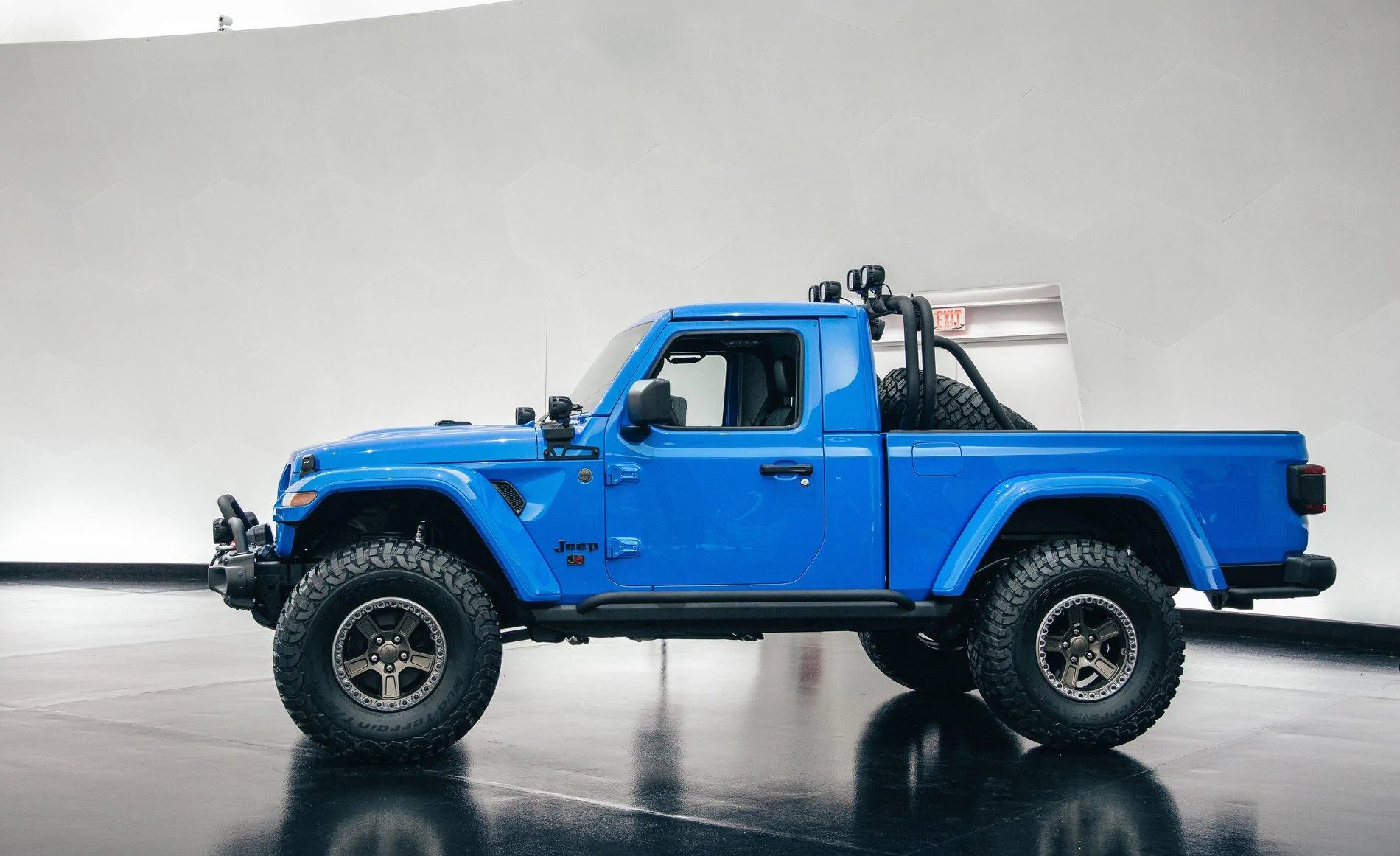 Jeep Gladiator Scrambler (JT) 2 door/Extended cab jeep-j6-concept-gladiator-3-jpg