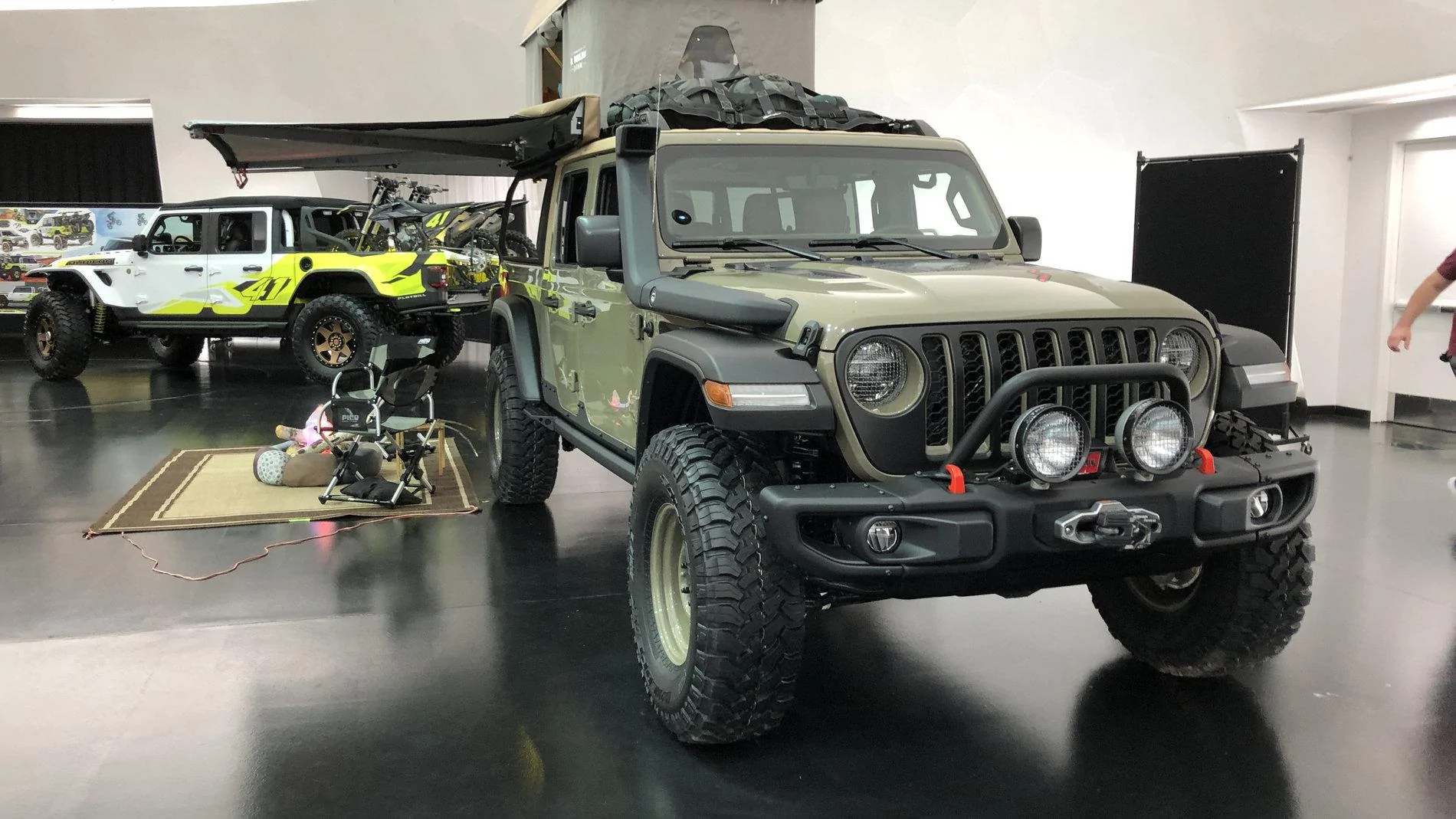 Jeep Gladiator Jeep Gladiator Wayout Concept in Gator Color jeep-wayout-concept-1-6