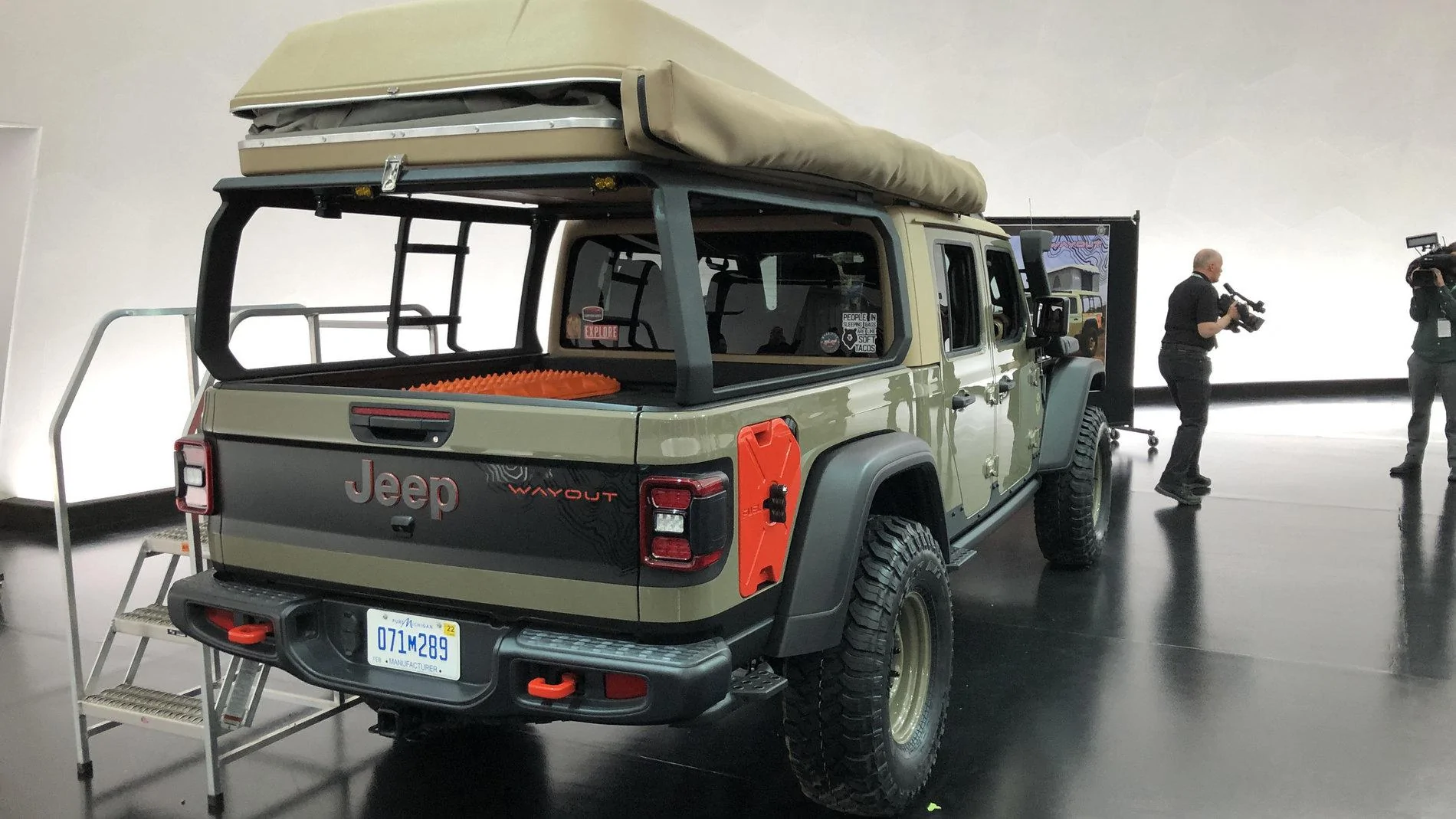 Jeep Gladiator Jeep Gladiator Wayout Concept in Gator Color jeep-wayout-concept-1-5