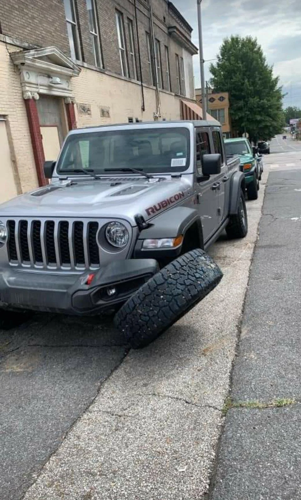 Jeep Gladiator Someone destroys rented JTR Screenshot_20200831-085449_Facebook
