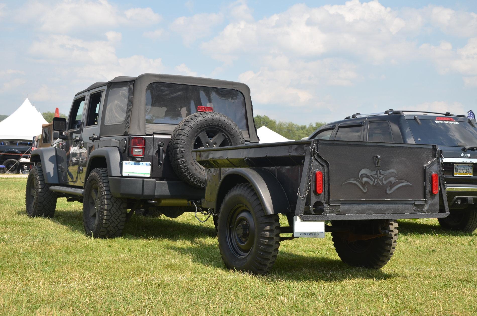 Jeep Gladiator Gladiator vs. JKU (with a matching trailer) gladForum.JPG