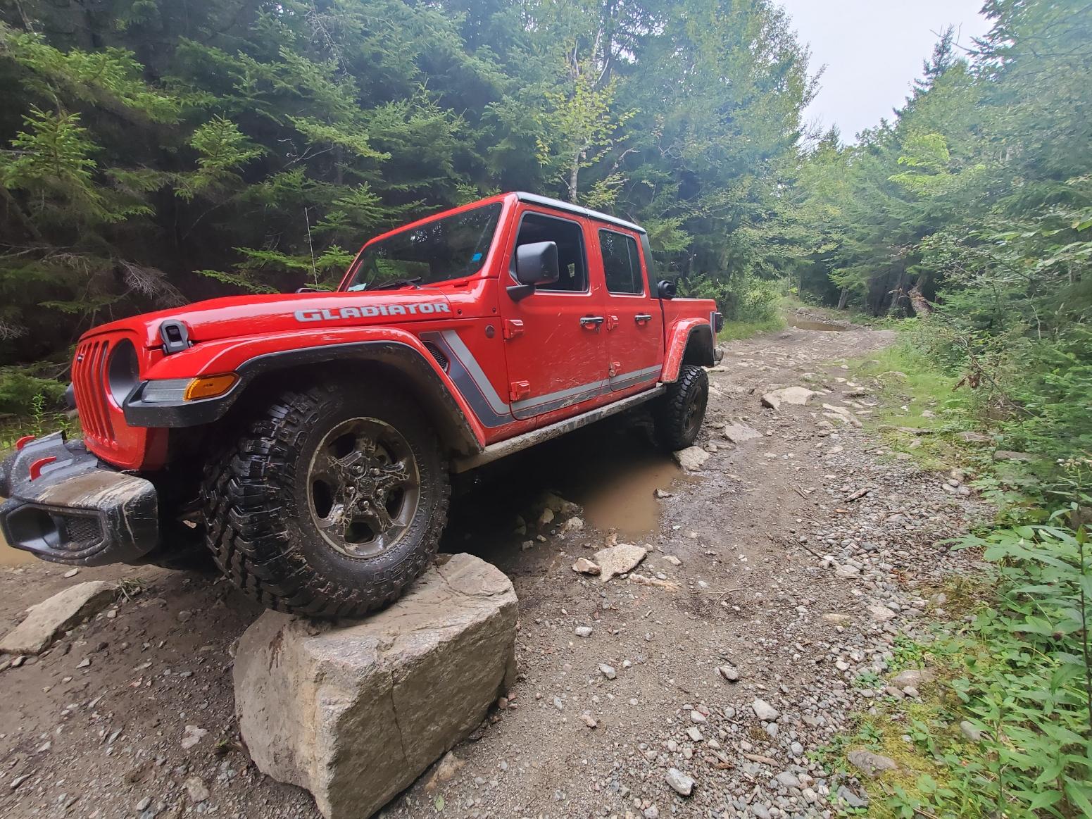 Jeep Gladiator JTR Firecracker Red w/ Retro Decal Package 20200829_135822