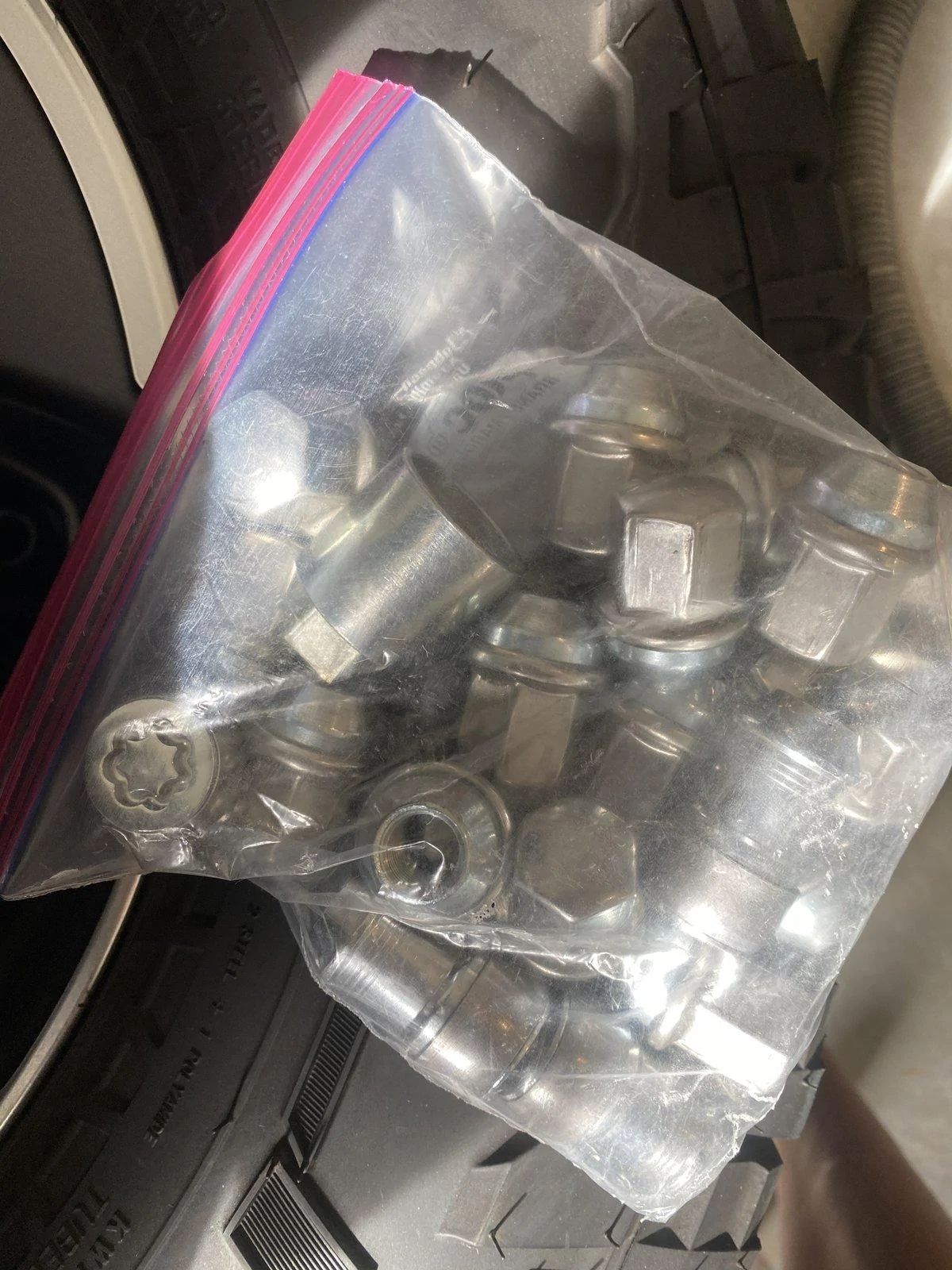 Jeep Gladiator Mopar wheel lock kit (and lug nuts) 9325672A-A8C8-4210-BEF1-71466FA38864