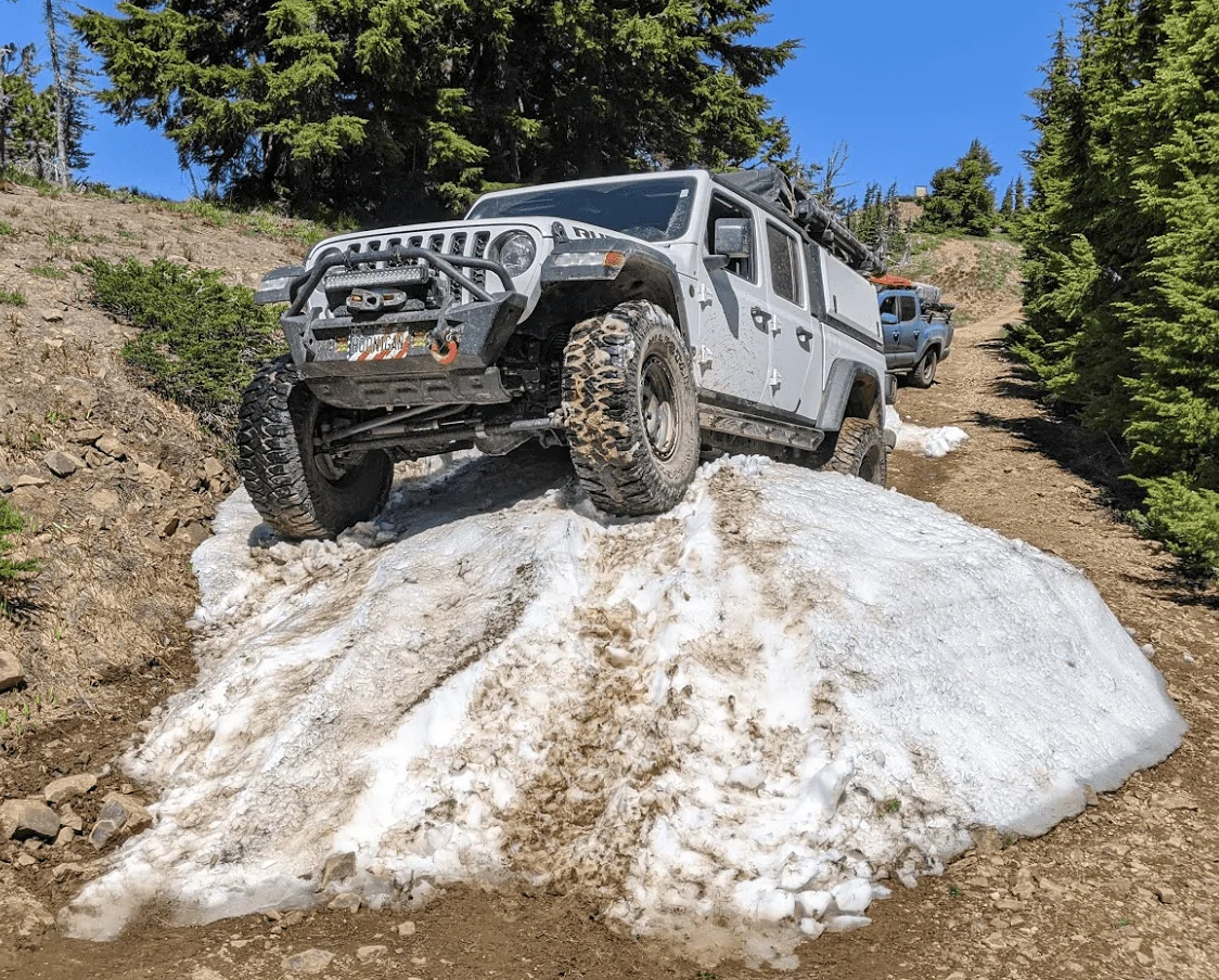 Jeep Gladiator 2020 JTR 6spd - RLD canopy 5-png