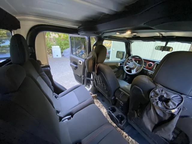 Jeep Gladiator Rubi Rhod - A 2020 Gladiator with flair for the overland-dramatic 95880BE4-6484-4B4B-8026-441182E8FDCE