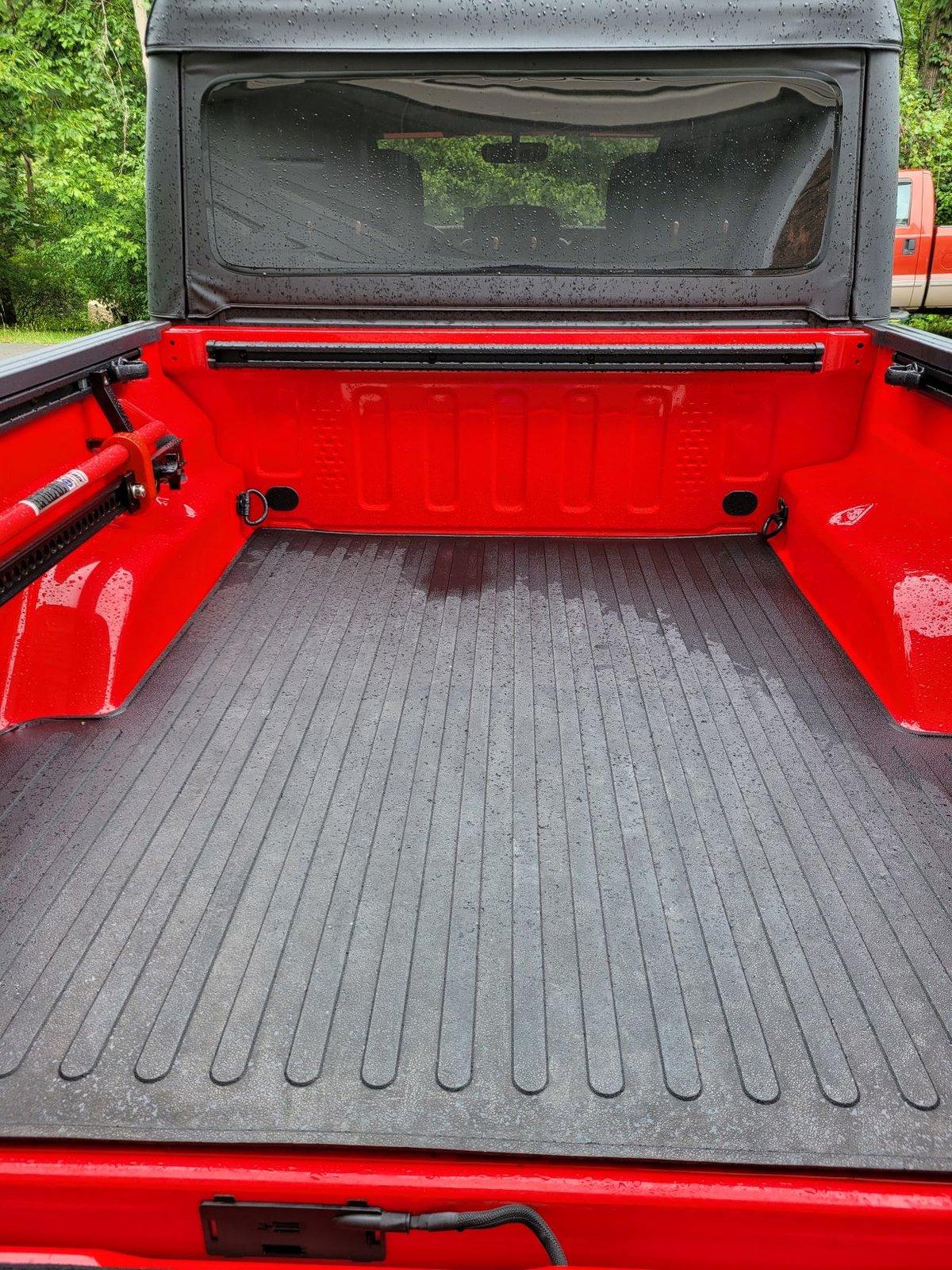 Jeep Gladiator Is there an argument for a naked bed? JT bed SM