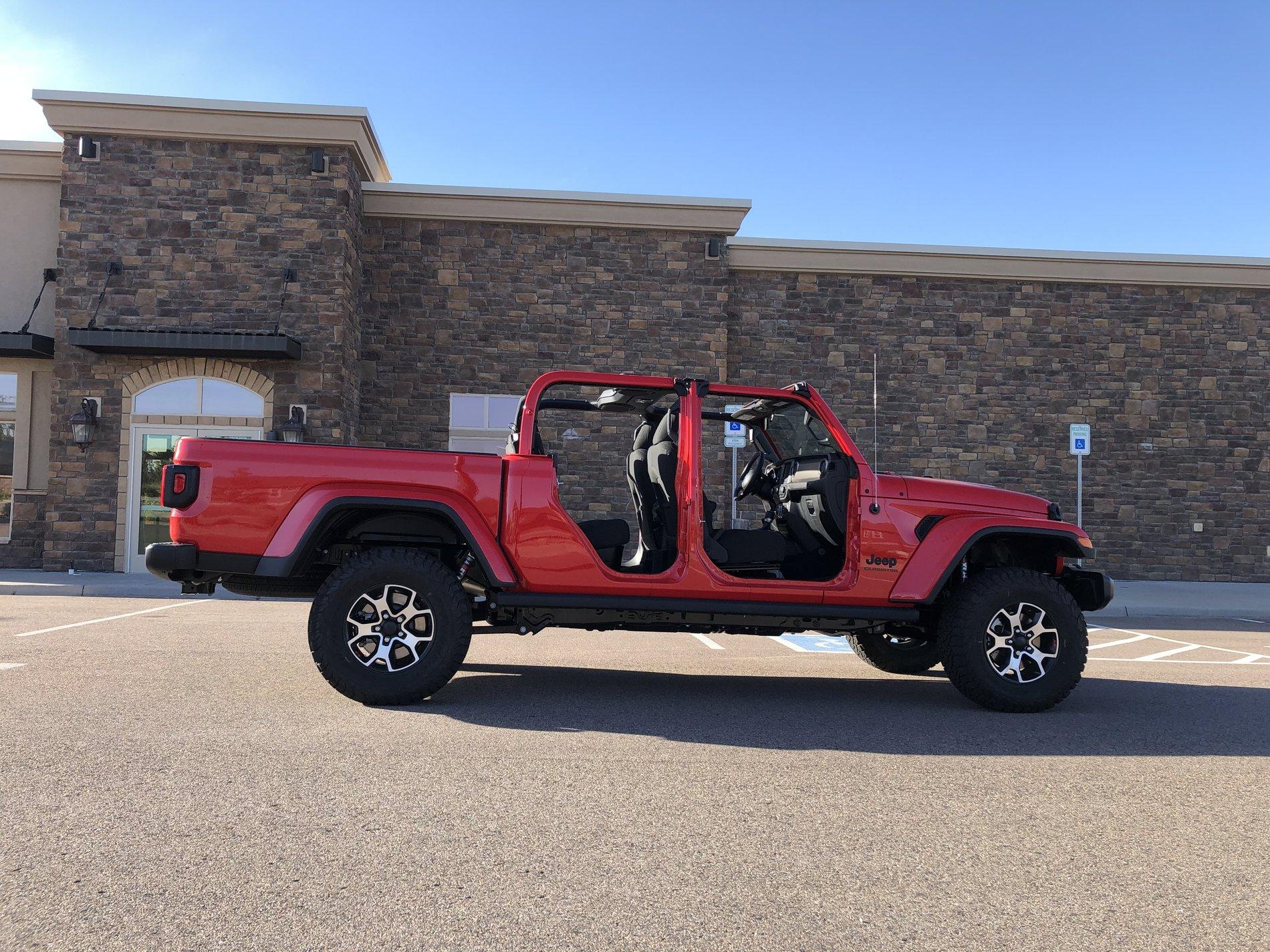 Jeep Gladiator FIRECRACKER RED Gladiator JT Club 7C165C2B-EA2B-48AA-A3DA-C7343F595944