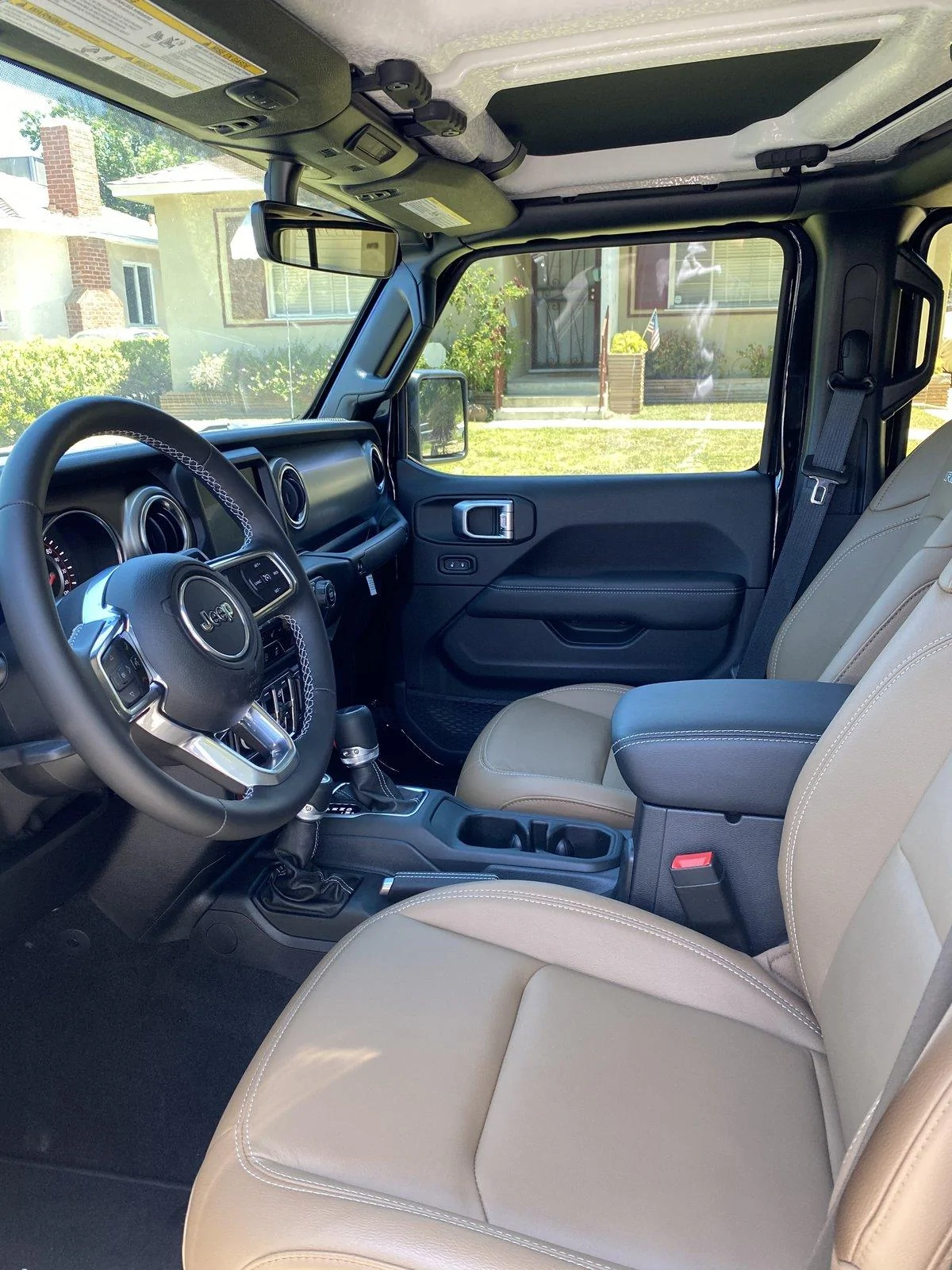 Jeep Gladiator Trade Dark Saddle Leather interior for the Black Leather BD1378D4-8F34-465A-A0A4-4B46AF061600