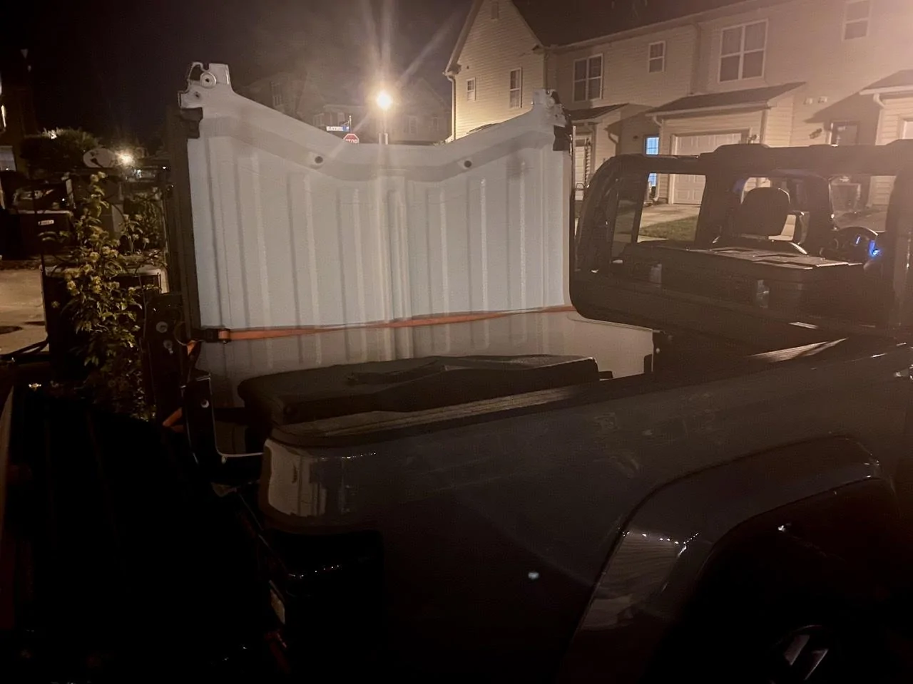 Jeep Gladiator Transporting Hard Top in Gladiator bed AC610E37-9C92-47D1-81E7-12AEBFD50B77