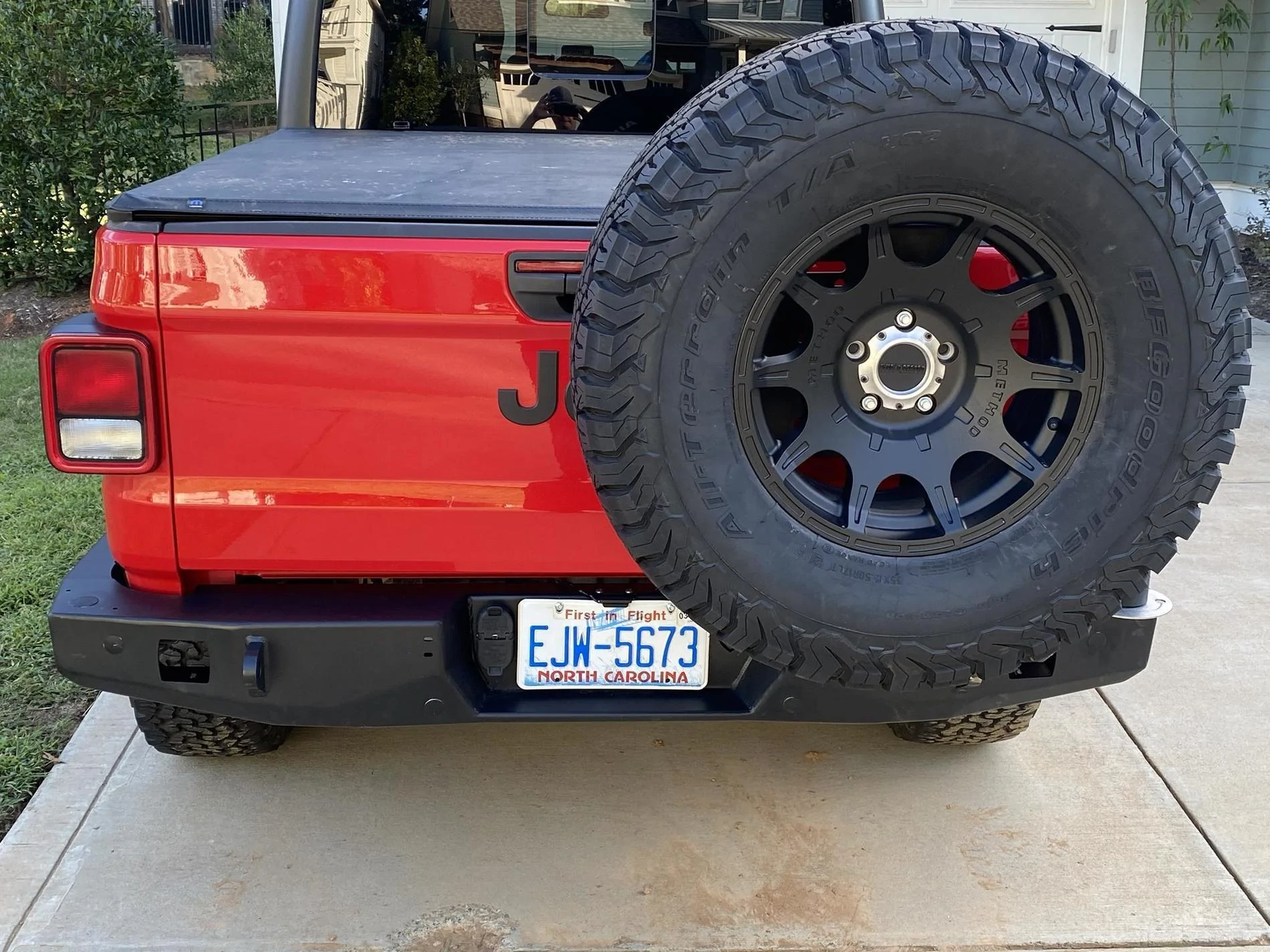 Jeep Gladiator Gladiator dual swing rear bumper prototype renderings. DfnwYt6
