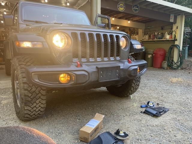 Jeep Gladiator Rubi Rhod - A 2020 Gladiator with flair for the overland-dramatic 42E42A55-F5C5-419E-932E-F504033BF448
