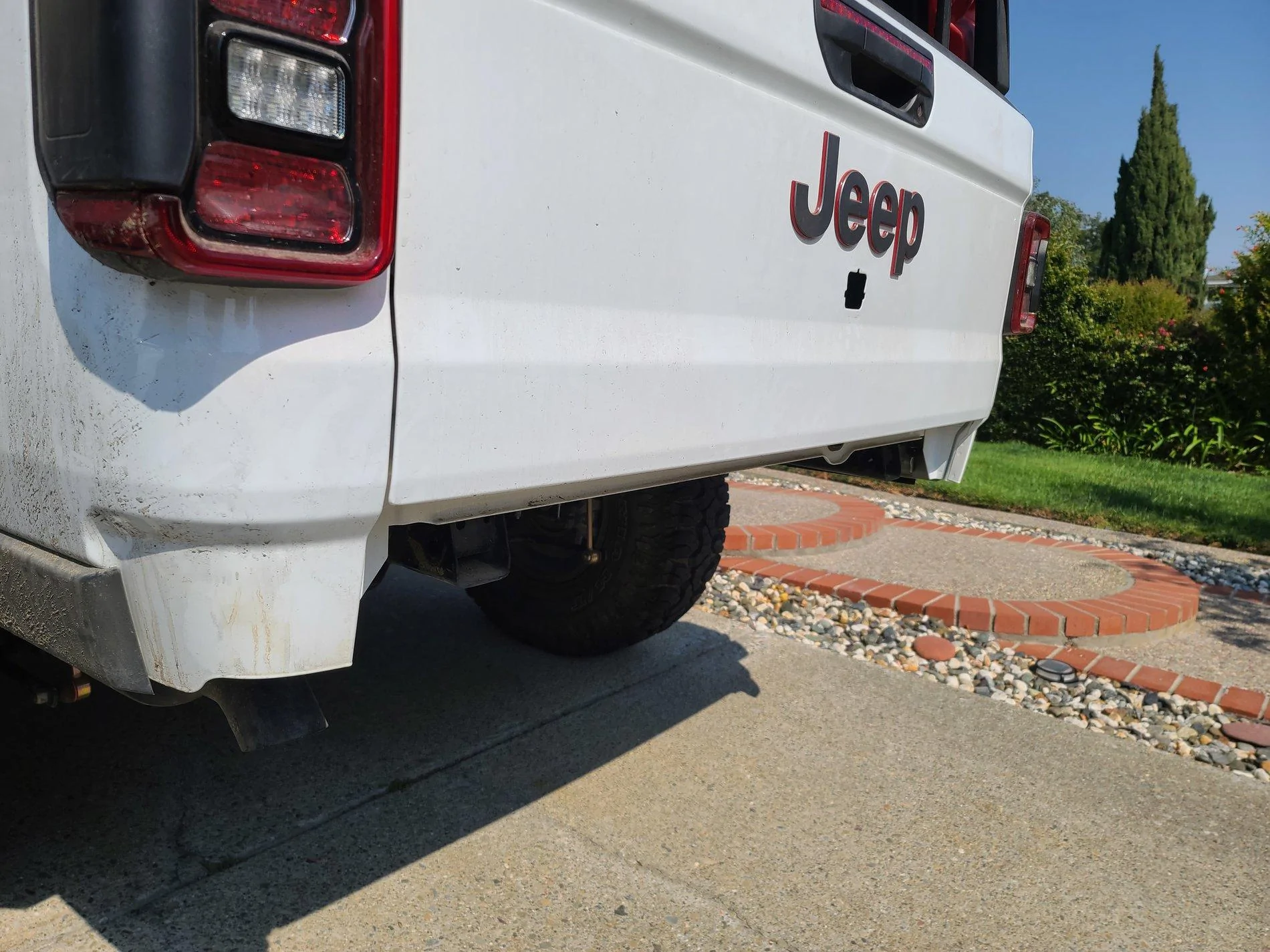 Jeep Gladiator Gladiator dual swing rear bumper prototype renderings. 20200905_152516