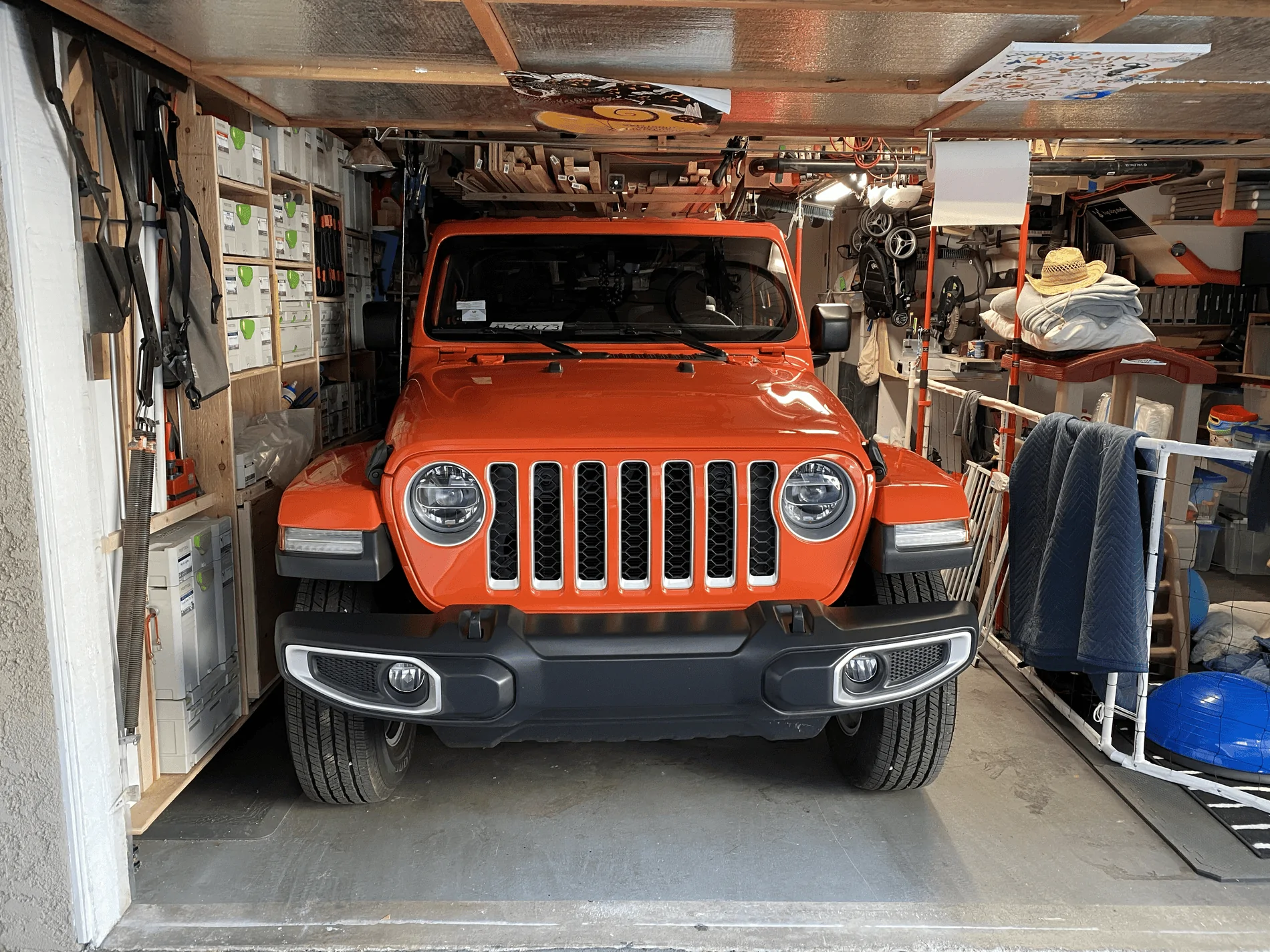 Jeep Gladiator Photo challenge.. Show me your Gladiator in your garage. IMG_4548