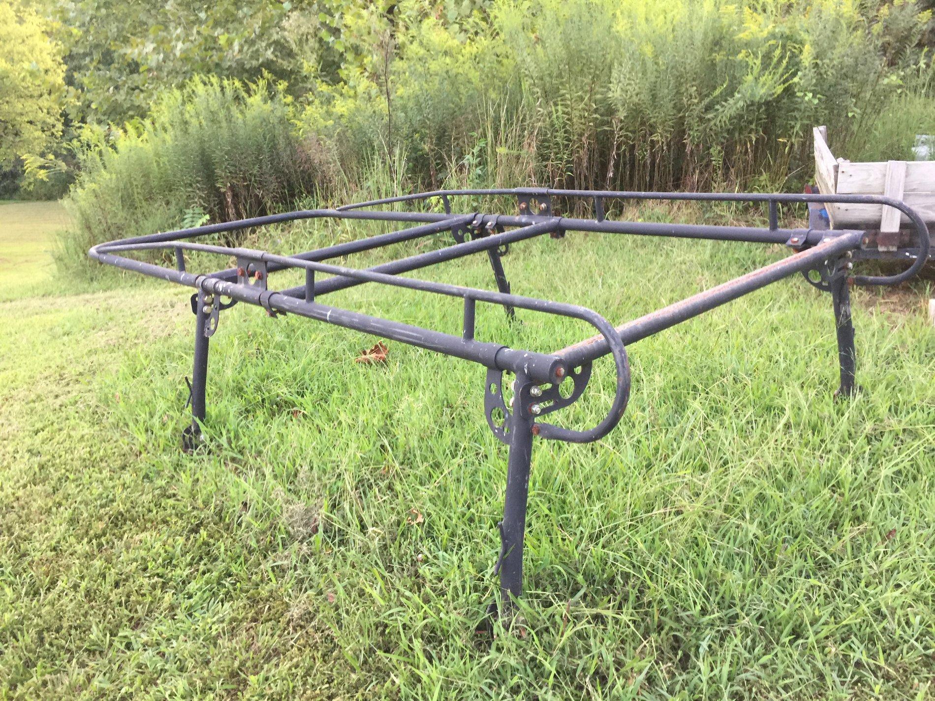 Jeep Gladiator Gladiator, fridge, bed rack and bears image