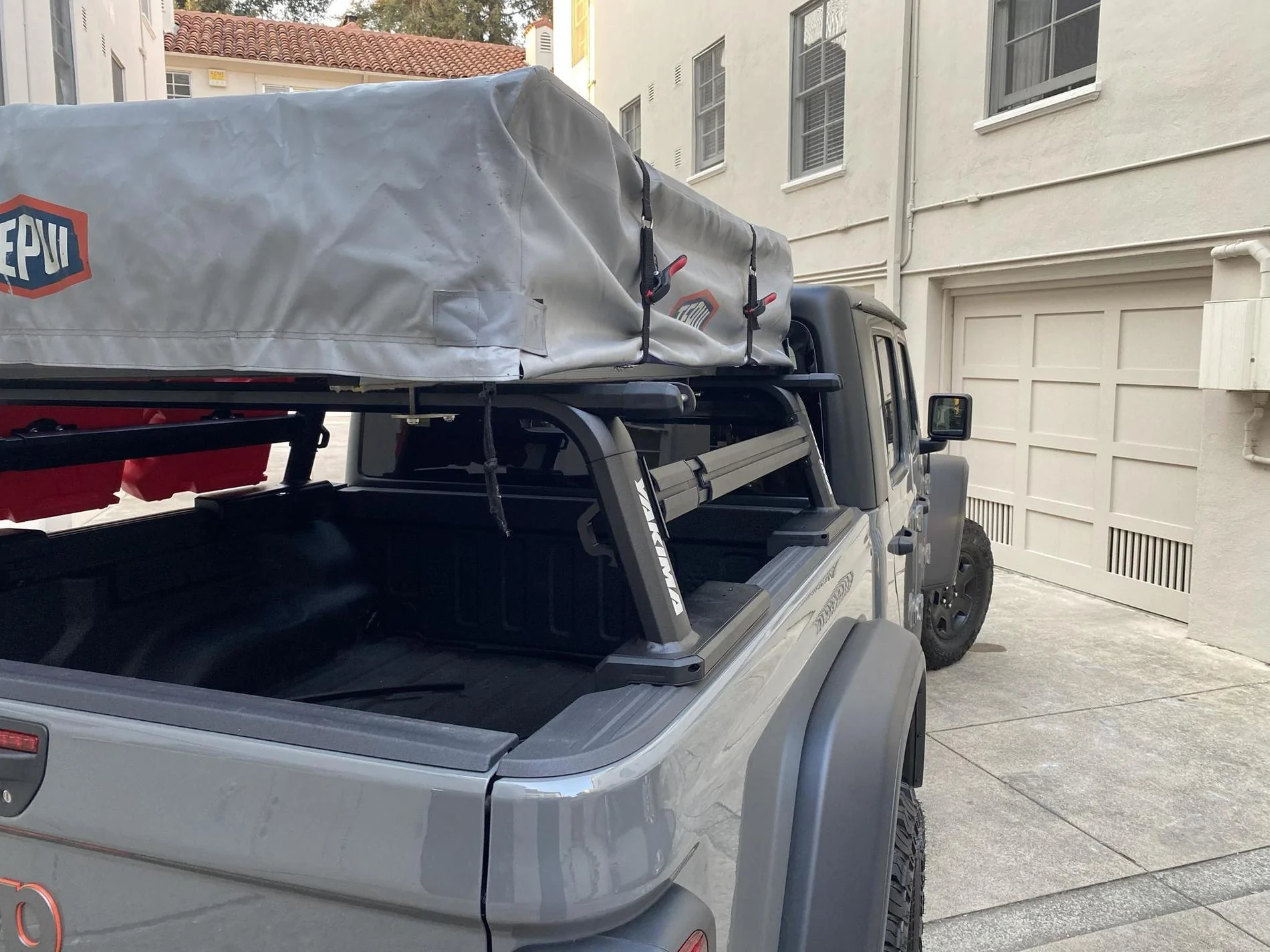 Jeep Gladiator Yakima Outpost HD with RTT, Awning, Rotopax 1qOw9q8