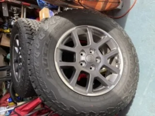 Jeep Gladiator Stock 18” Overland Wheels with stock TPMS sensors 5CC20B96-2FA4-4AB3-A77A-E818DD0D411A