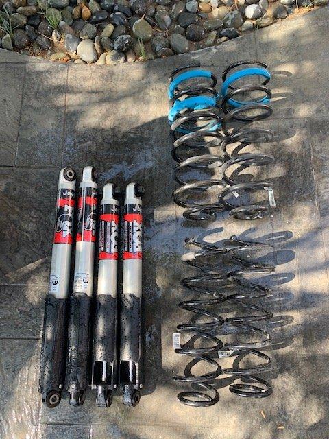Jeep Gladiator Rubicon shocks / springs take-off IMG_2224